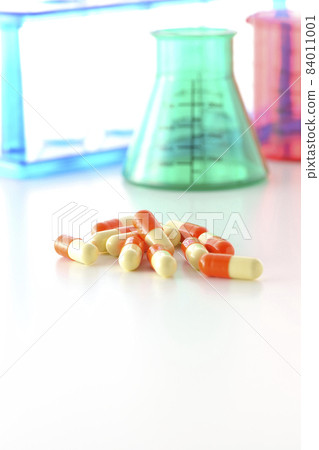 Photographing the development image of the medicine on a white background 84011001