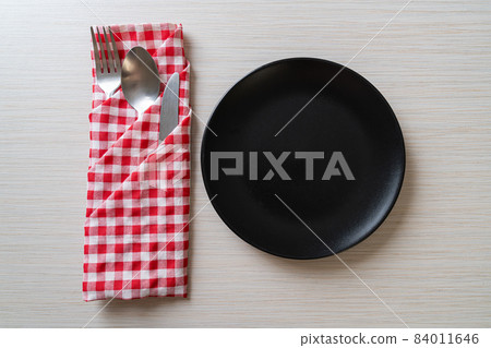 empty plate or dish with knife, fork and spoon 84011646