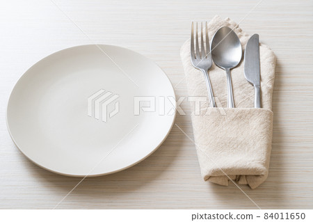 empty plate or dish with knife, fork and spoon 84011650