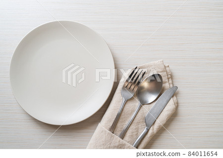 empty plate or dish with knife, fork and spoon 84011654