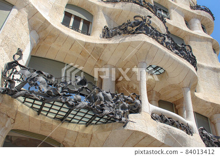 [Barcelona] La Pedrera 84013412