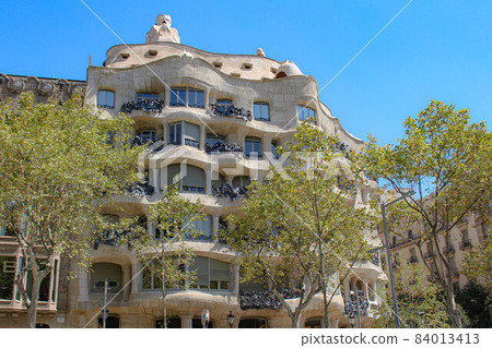 [Barcelona] La Pedrera 84013413