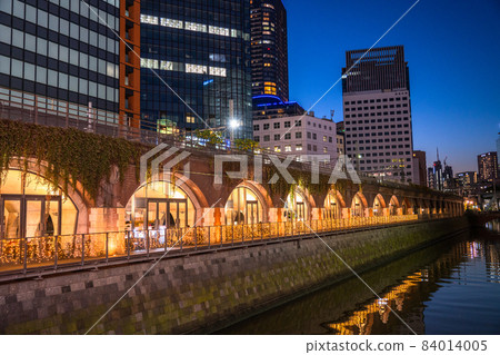 《Tokyo》 Night view of Manseibashi and office buildings 《Tokyo》 Night view of Manseibashi and office buildings 84014005