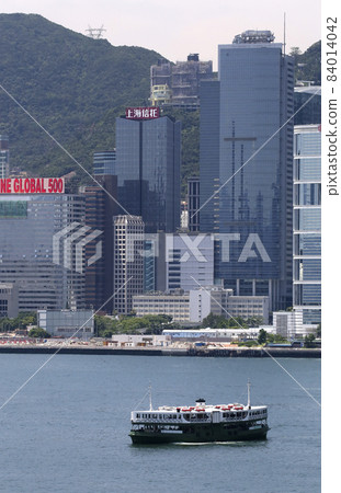Star ferry sailing through Victoria Bay in Hong Kong 84014042