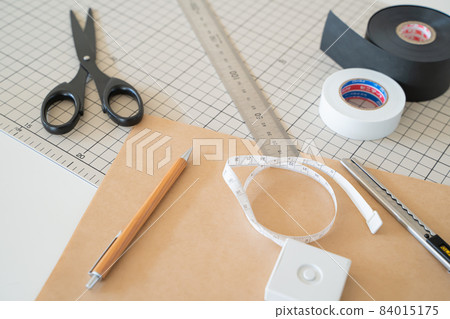 Image of craft tools 84015175