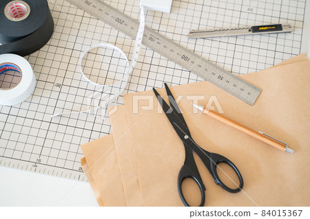 Image of craft tools 84015367