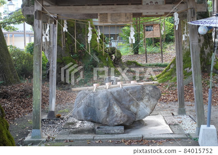 Misasa Onsen - Misasa Shrine grounds - Steam from the radium hot spring at the chozuya (purification fountain) Misasa Onsen - Misasa Shrine grounds - Steam from the radium hot spring at the chozuya (purification fountain) 84015752