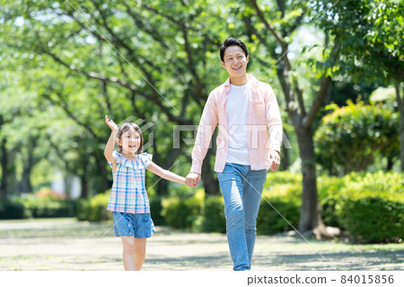 Dad and girl walking hand in hand Dad and girl walking hand in hand 84015856