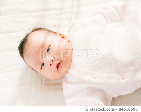 躺著的嬰兒 84016600