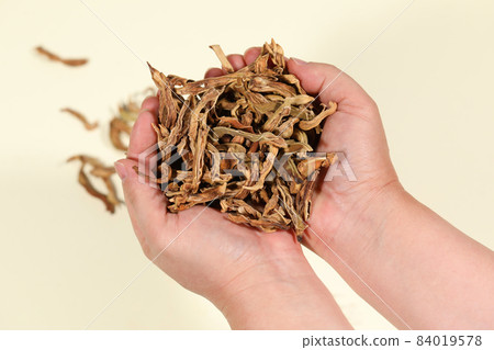 handful of dried peas stacked in hand handful of dried peas stacked in hand 84019578