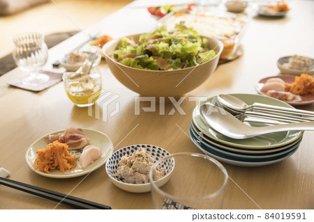 Cooking image lined up on the table 84019591