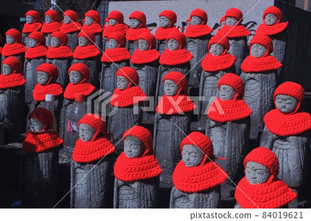 Lots of red hoods and stone statues of Erimaki Lots of red hoods and stone statues of Erimaki 84019621