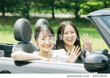 女性駕駛(2人) 女性駕駛(2人) 84019845