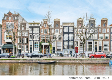 Wonderful buildings with parking near the lake 84019893