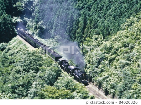 Double-headed SL Yamaguchi JR Yamaguchi Line shooting spot Tashiro's straight line bird's-eye view Challenge to cross Niho Pass 84020326