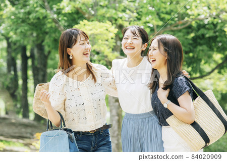 旅行女性 84020909
