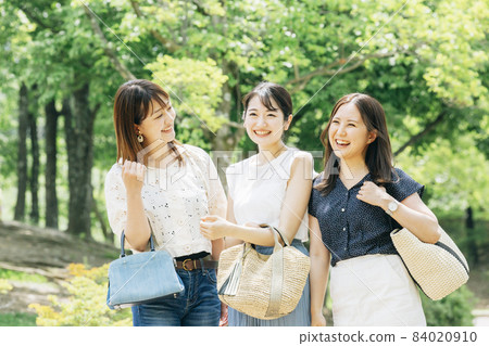 旅行女性 旅行女性 84020910