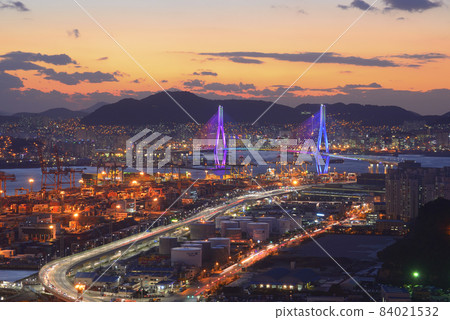 night view of Busan Harbor Bridge in Busan night view of Busan Harbor Bridge in Busan 84021532