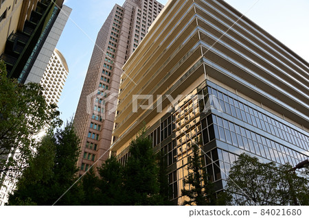 Fashionable building scenery in Nishi Umeda 84021680