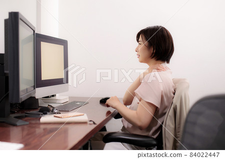 中間女人累了生意 中間女人累了生意 84022447