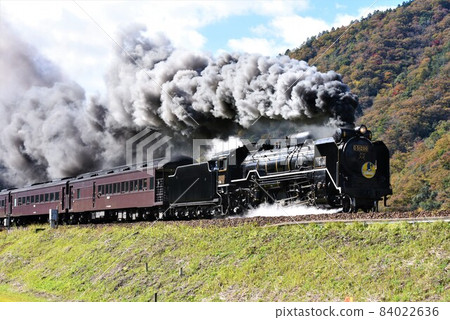 SL Yamaguchi Departs from Chomonkyo Station on the JR Yamaguchi Line 84022636
