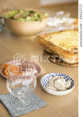 Cooking image lined up on the table 84022727