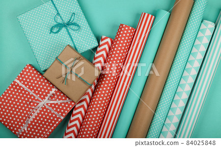 Packing gifts with red blue and brown paper 84025848