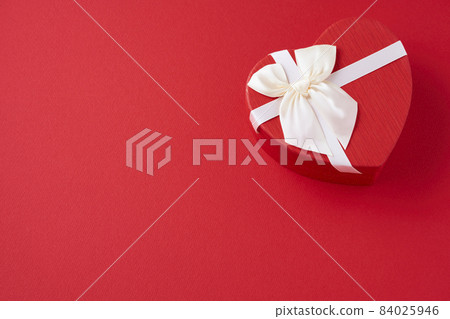 Heart-shaped gift box Valentine image Heart-shaped gift box Valentine image 84025946