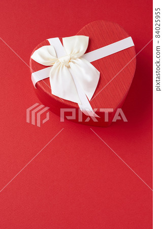 Heart-shaped gift box Valentine image 84025955