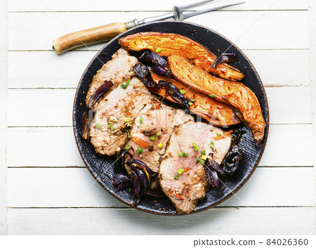 Roasted meat with sweet potatoes 84026360