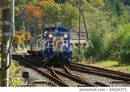 [Scheduled to retire] Kisuki Line trolley train running to switchback Okuizumo Orochi, Okuizumo-cho, Nita-gun, Shimane Prefecture 84026771