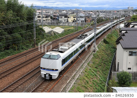 四線東海道本線名神交叉，特快雷鳥 84026930