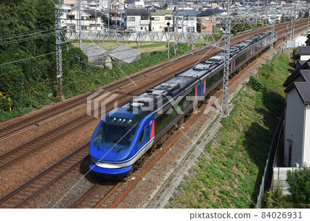 前往東海道本線名神十字路口的高速特急Super Hakuto 前往東海道本線名神十字路口的高速特急Super Hakuto 84026931