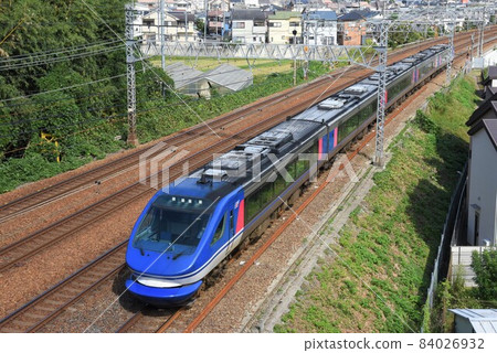 前往東海道本線名神十字路口的高速特急Super Hakuto 前往東海道本線名神十字路口的高速特急Super Hakuto 84026932