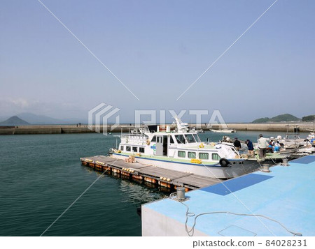 Kamiamakusa City, Kumamoto Prefecture, a ferry bound for Ehito Port and Yushima Kamiamakusa City, Kumamoto Prefecture, a ferry bound for Ehito Port and Yushima 84028231