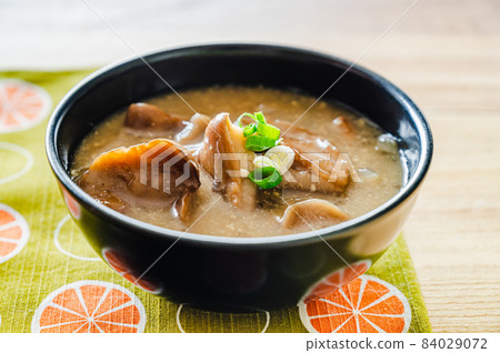 Natural mushroom miso soup 84029072