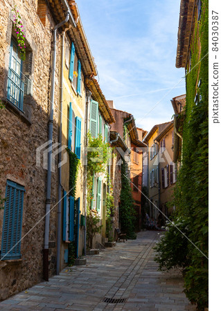 French village of Grimaud with narrow streets on sunny fall day 84030387