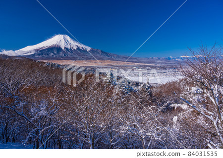 （山梨縣）從白雪皚皚的第20次通過富士山 84031535