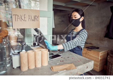 Barista in protective mask working in cafe 84031741