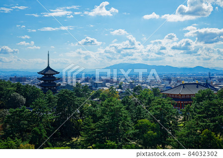 View of Kofukuji Five-storied Pagoda from Nara Prefectural Office 84032302