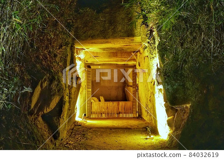 Illuminated tumulus and bamboo grove Illuminated tumulus and bamboo grove 84032619