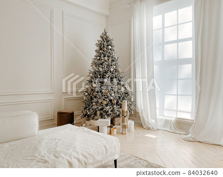 Christmas tree with gifts in white living room 84032640