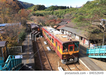 渡良瀨谷鐵路“從天橋看的11月上旬的神戶站” 渡良瀨谷鐵路“從天橋看的11月上旬的神戶站” 84032649