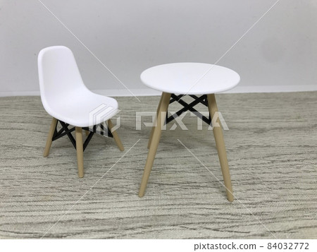 White retro pop chair and white table White retro pop chair and white table 84032772