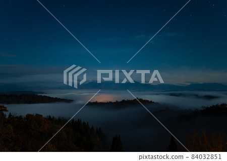 Aurora Sea of Clouds (Photo: Nagaoka City, Niigata Prefecture) 84032851