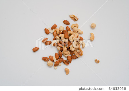 Mixed nuts health low carb 84032936