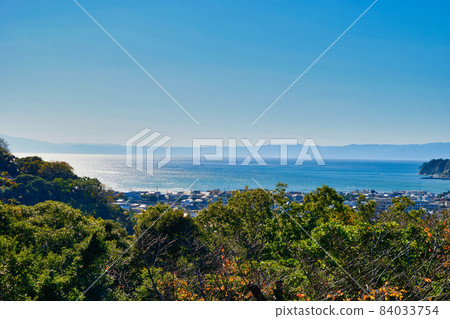 The beautiful sea seen from the tomb of Otomiya in Kamakura Myohoji The beautiful sea seen from the tomb of Otomiya in Kamakura Myohoji 84033754