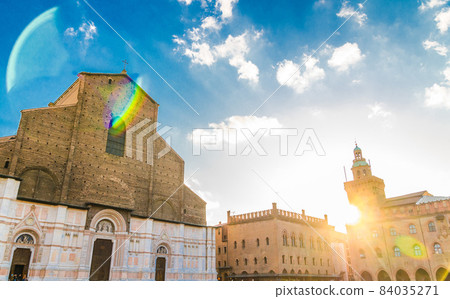 Basilica di San Petronio church facade and Palazzo d'Accursio Palazzo Comunale palace building 84035271