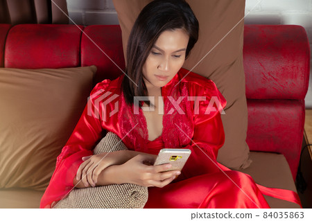 Woman using smartphone 84035863