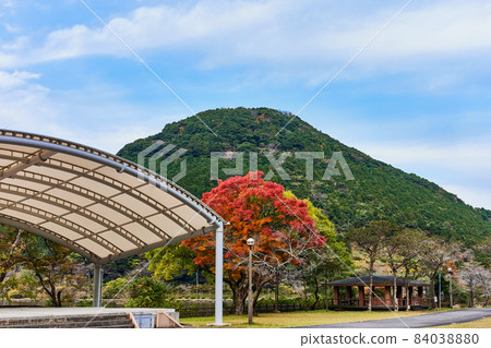 今秋池自然公園的紅葉與飯盛山 今秋池自然公園的紅葉與飯盛山 84038880